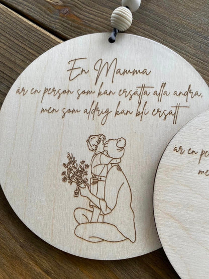 Trädekoration "En Mamma" Naturskiva