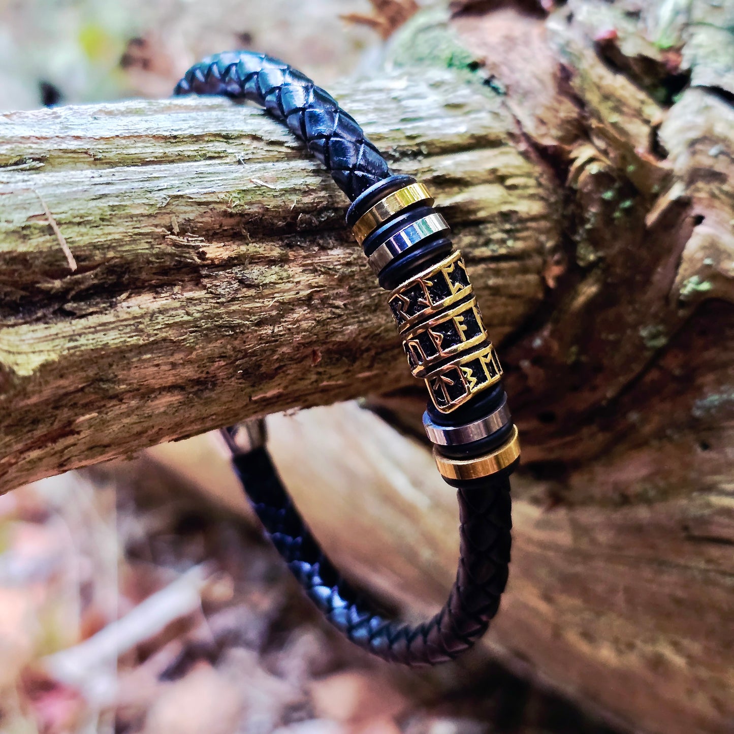 Läderarmband "Guldrunor"