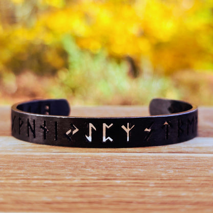 Antik armring "Runor från Norden" Antik