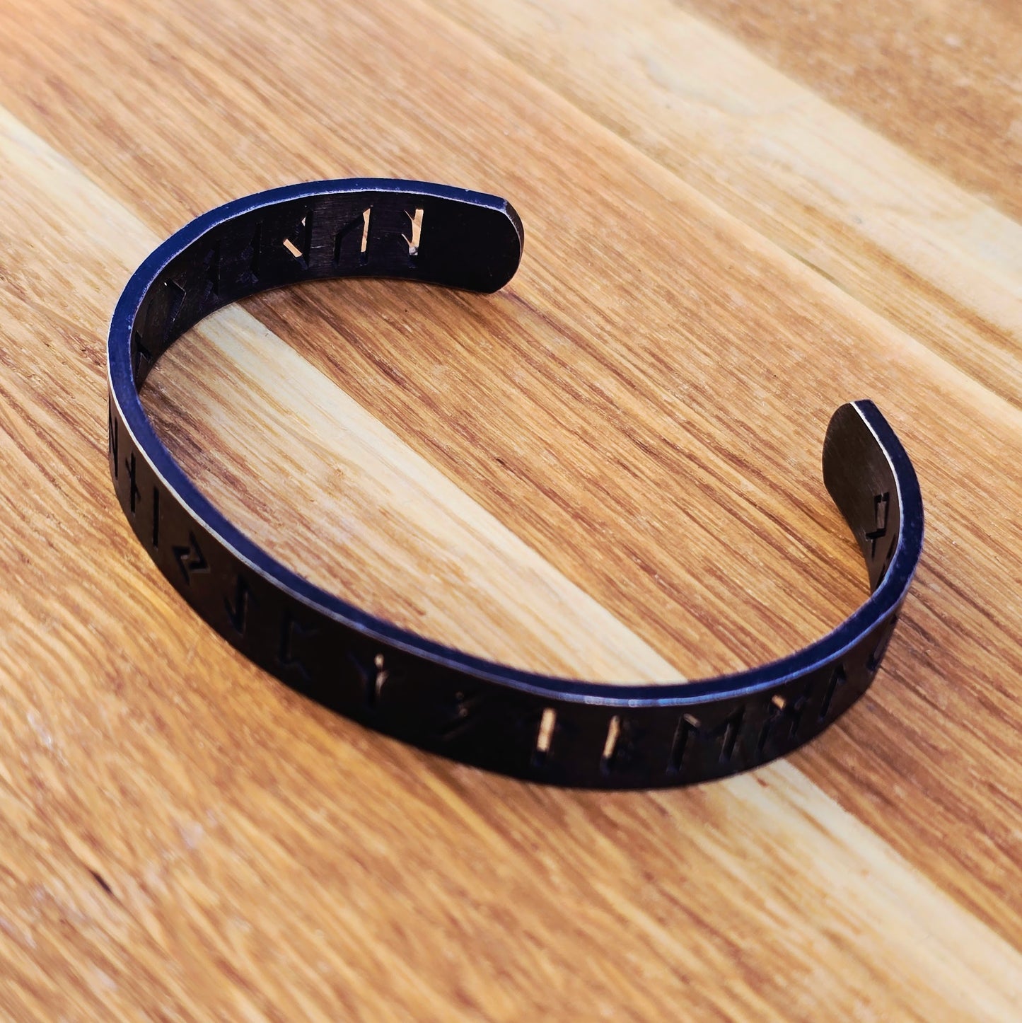 Bangle “Runes of the North” (Antique)