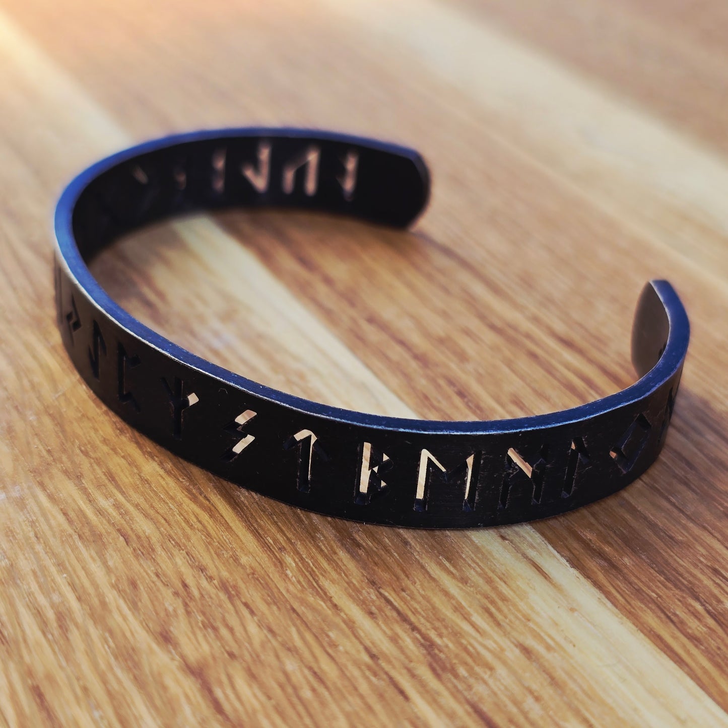 Bangle “Runes of the North” (Antique)
