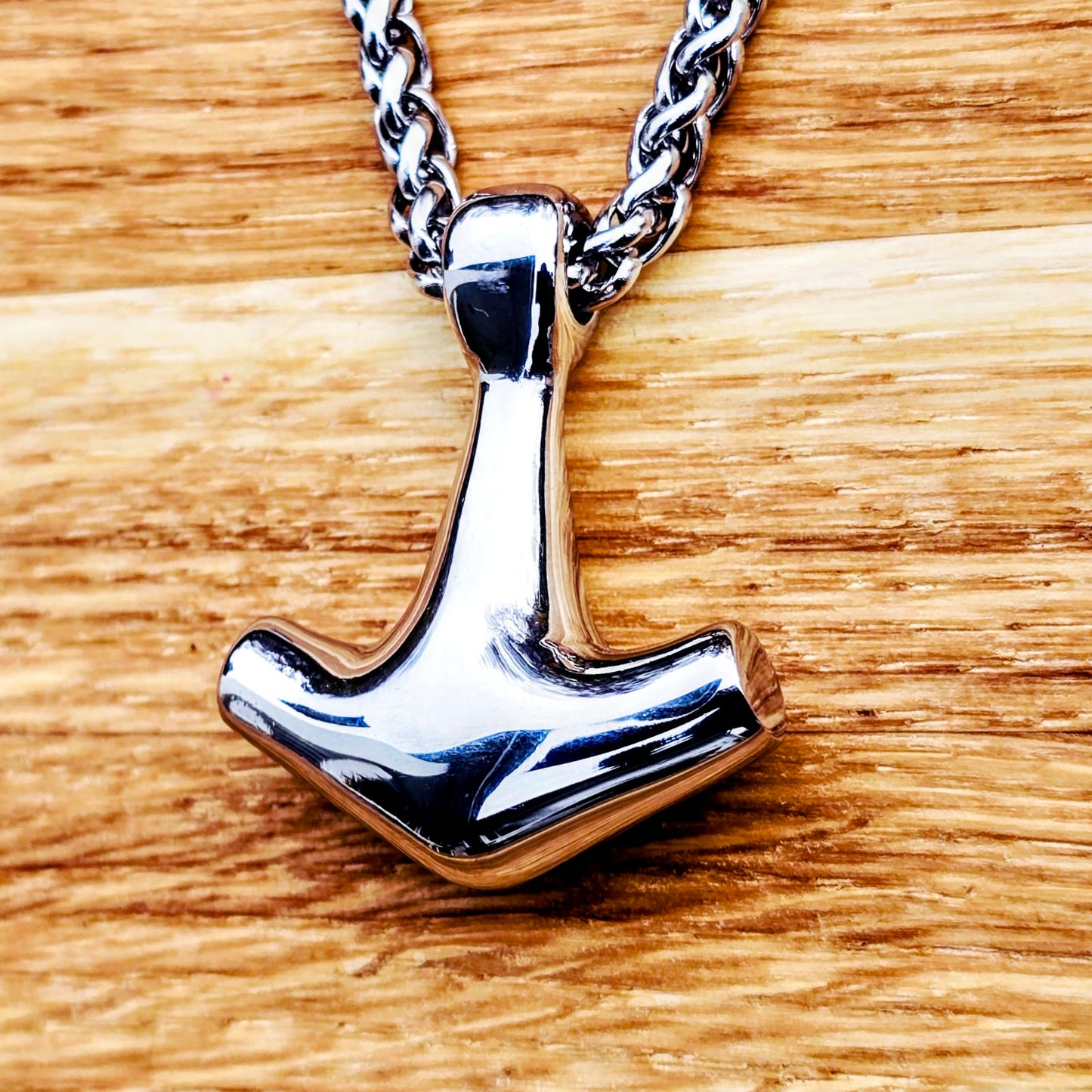 Necklace “Thor’s Hammer – Pure Elegance”