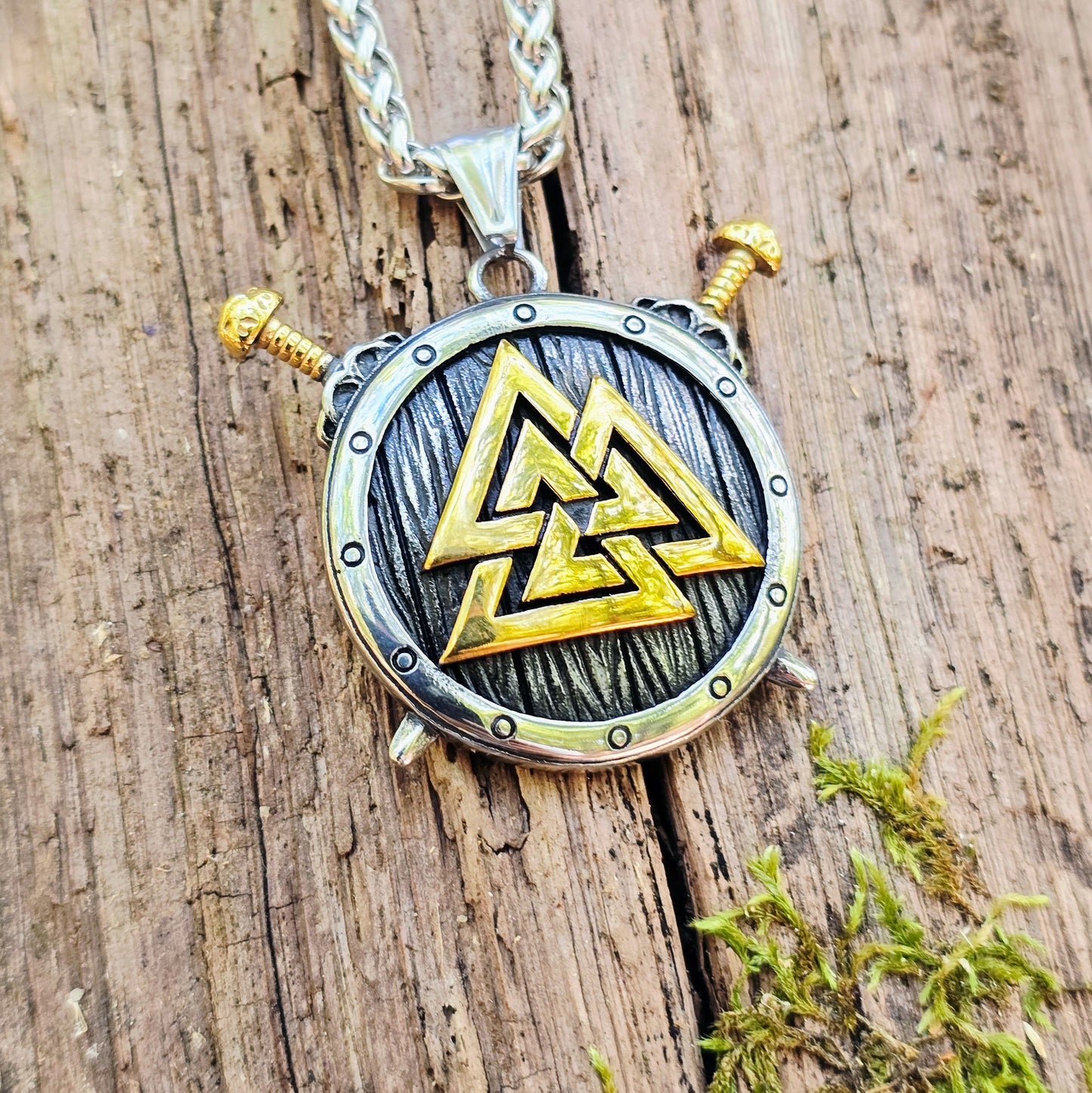 Necklace “Valknut Shield” (Dual Tone)
