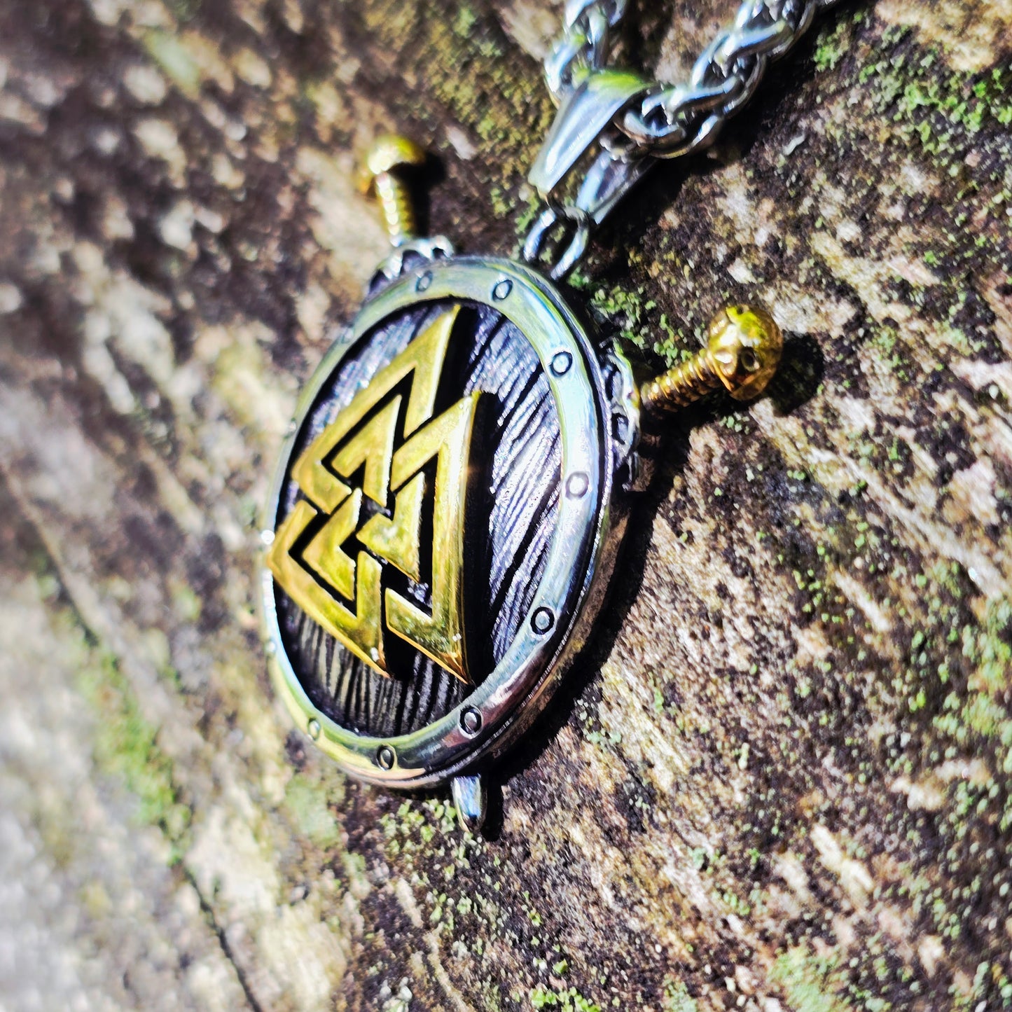 Necklace “Valknut Shield” (Dual Tone)