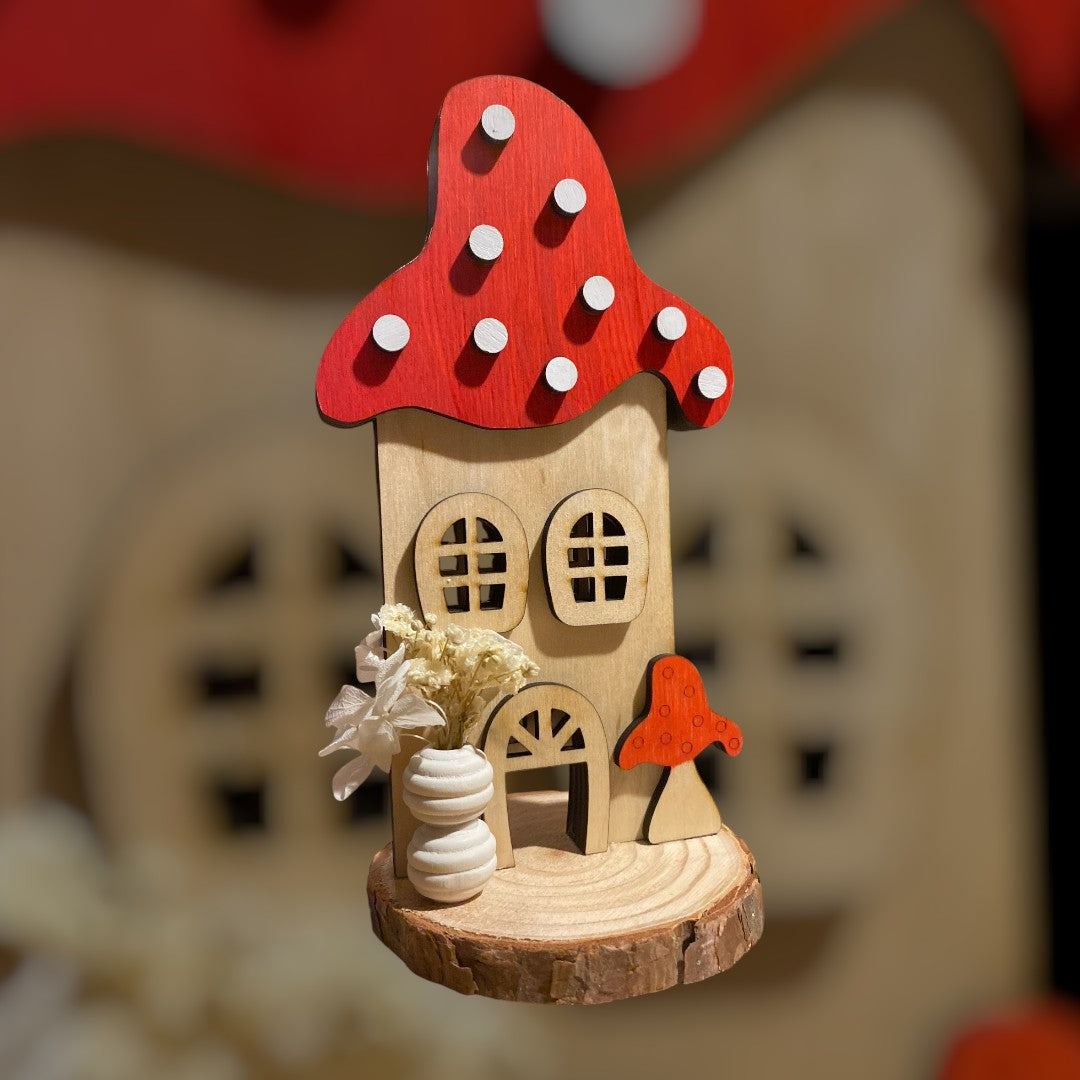 Svamphus på träskiva