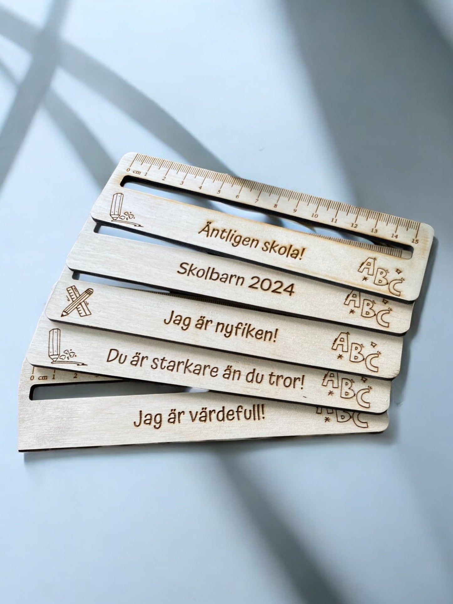 Läshjälp för alla ålder med/utan linjalfunktion och en utskärning