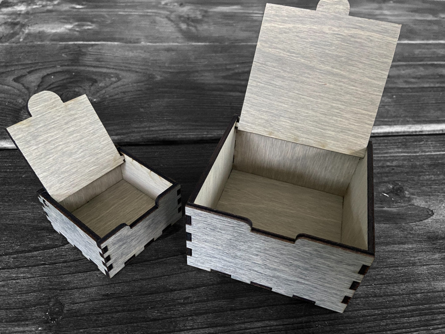 Låda med gångjärnslock - oljad - olika storlekar