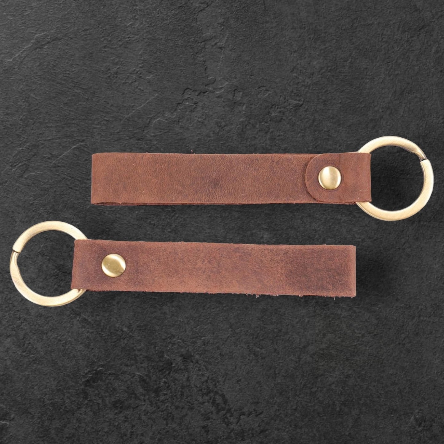 Nyckelring i läder med ögla och mässingsring