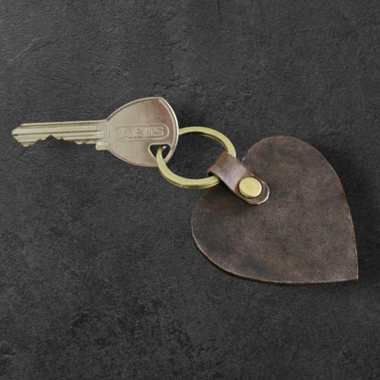 Hjärtformad nyckelring i läder