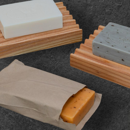 Tvålhållare i oljad lärkträ - miljövänliga badrumstillbehör för naturälskare 