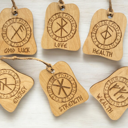 Nordiska Runeamulett – Skydd och styrka i en elegant design 🌿✨