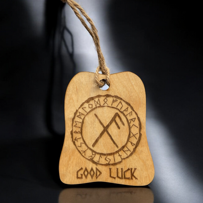 Nordiska Runeamulett – Skydd och styrka i en elegant design 🌿✨