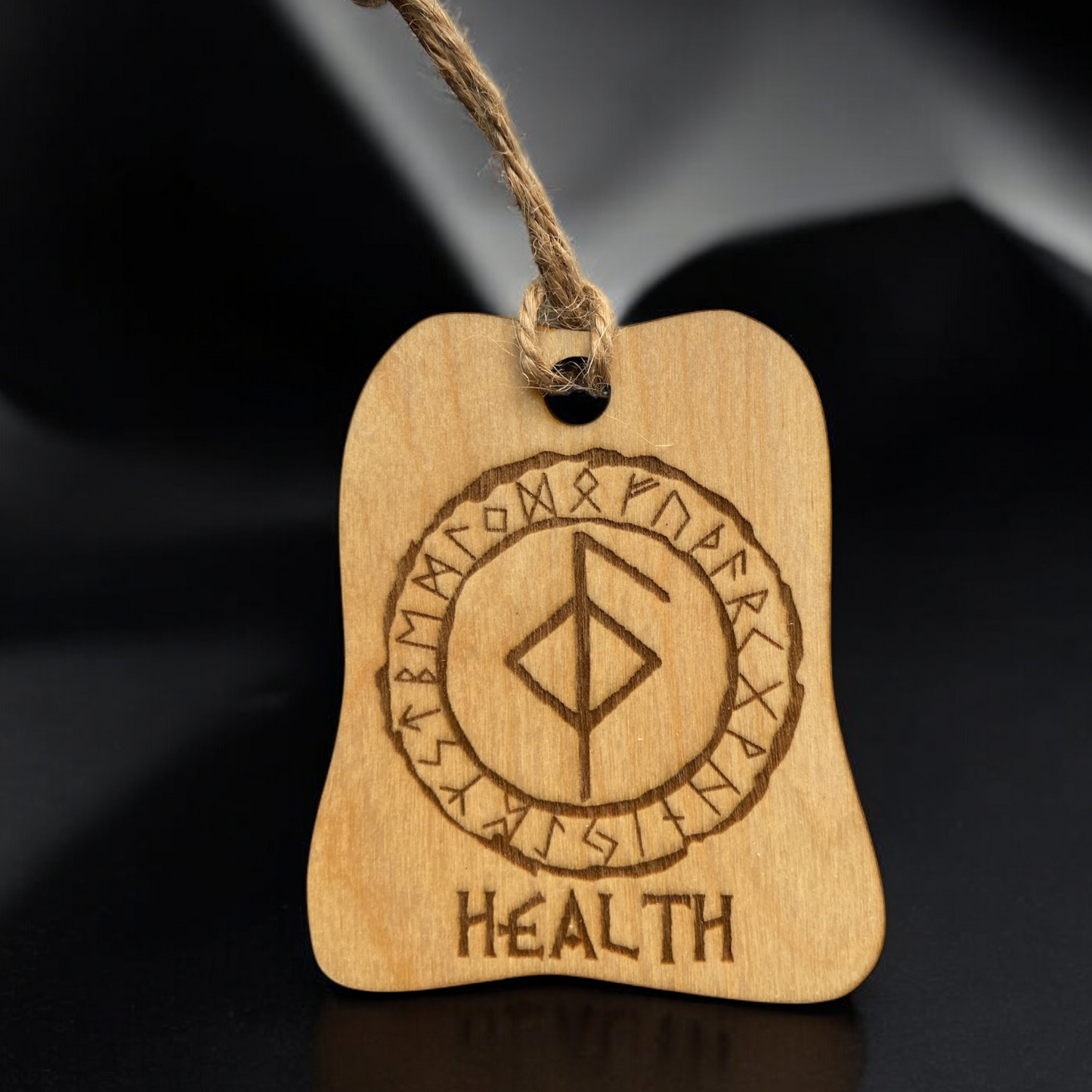 Nordiska Runeamulett – Skydd och styrka i en elegant design 🌿✨