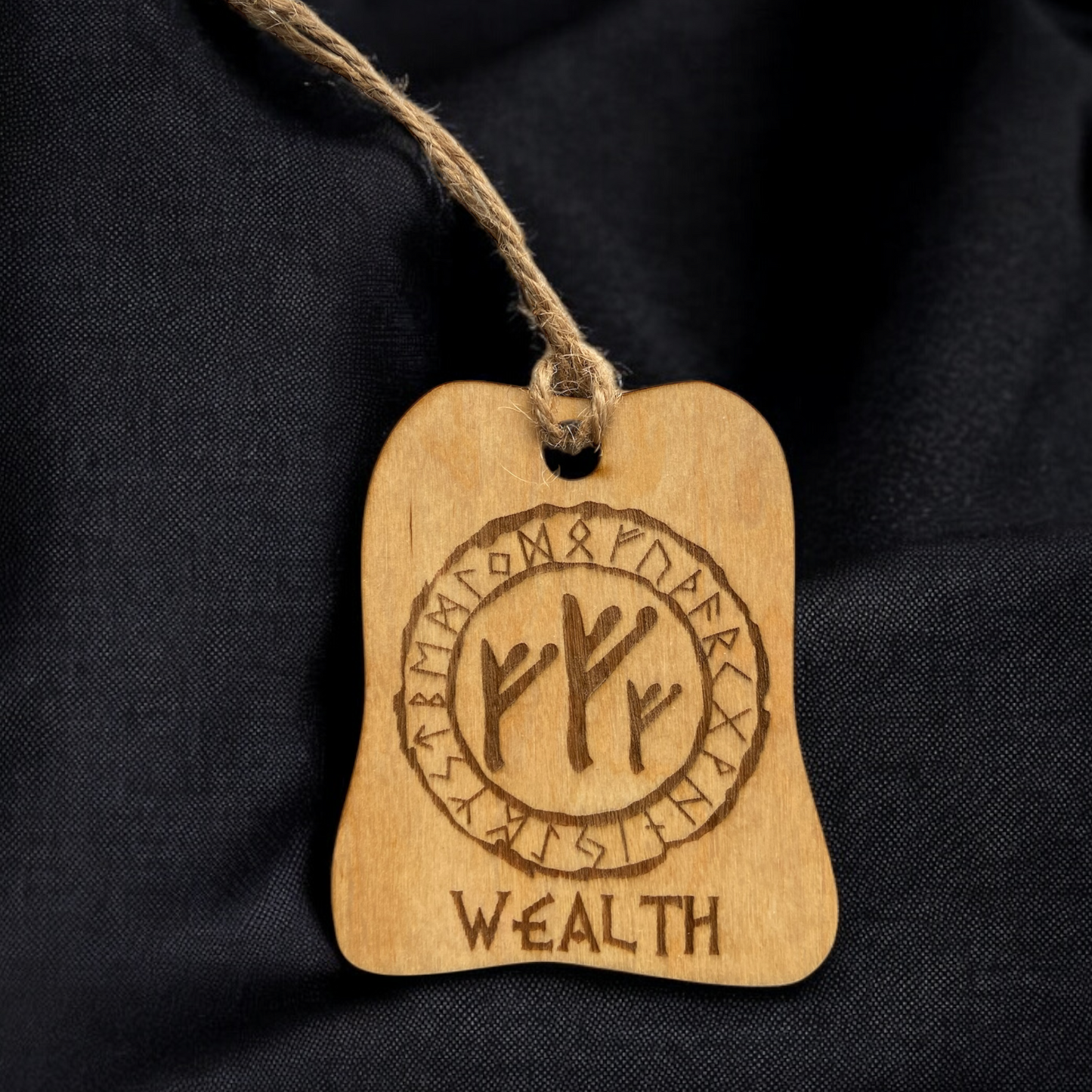 Nordiska Runeamulett – Skydd och styrka i en elegant design 🌿✨